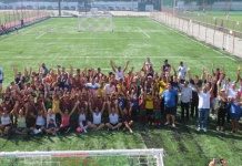 Associados, atletas e membros da diretoria comemoram inauguração do complexo esportivo. (Foto: André Oliveira / AAP)